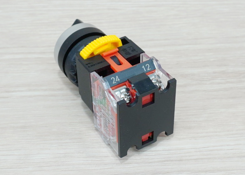 LAY38-11X2 AC400V 10A (2-Position) Industrial Selector Rotary Switch (On-Off) self-locking