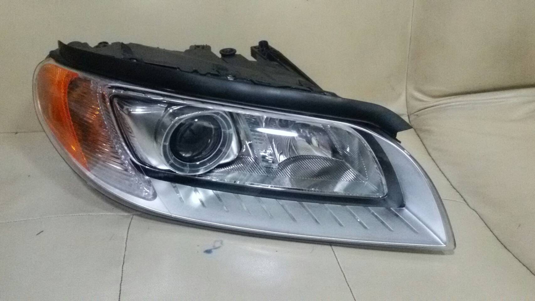 ไฟหน้า VOLVO S80 XENON R (ขวา)