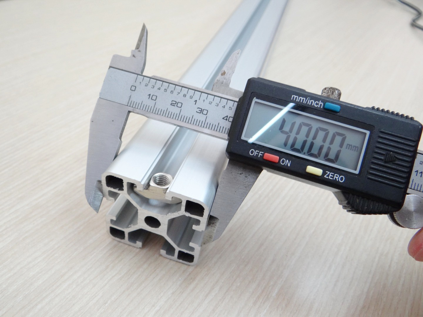 Free Nut M6 (20 ตัว/ชุด) สำหรับ Series 40 Alu Profile