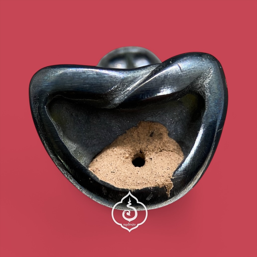 พระปิดตาเจริญลาภ (เนื้อเมฆพัตร) ปี65 หลวงปู่นิ่ม วัดพุทธมงคล จ.สุพรรณบุรี (ใต้ฐานอุดผง มีโค้ด หมายเลข 241)