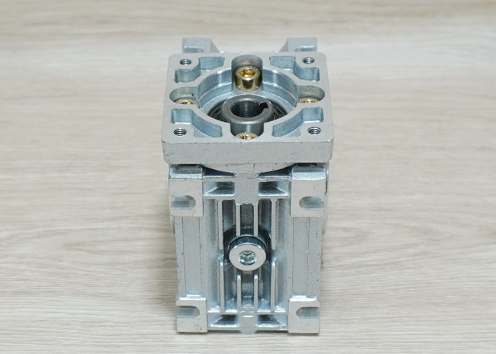10:1 NMRV30 Worm Gearbox Speed Reducer for NEMA23 (shaft: input 8mm / Out 14mm)