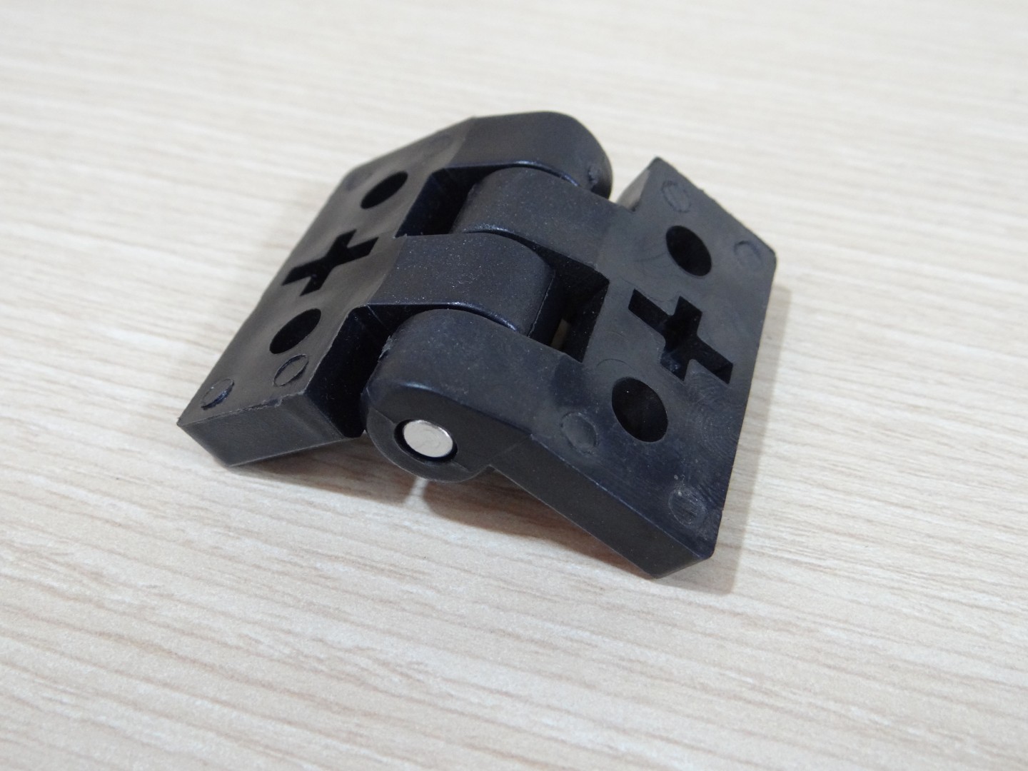 บานพับพลาสติกไนลอน Hinge for Alu-Profile 3030 ระยะรู 30x23 mm