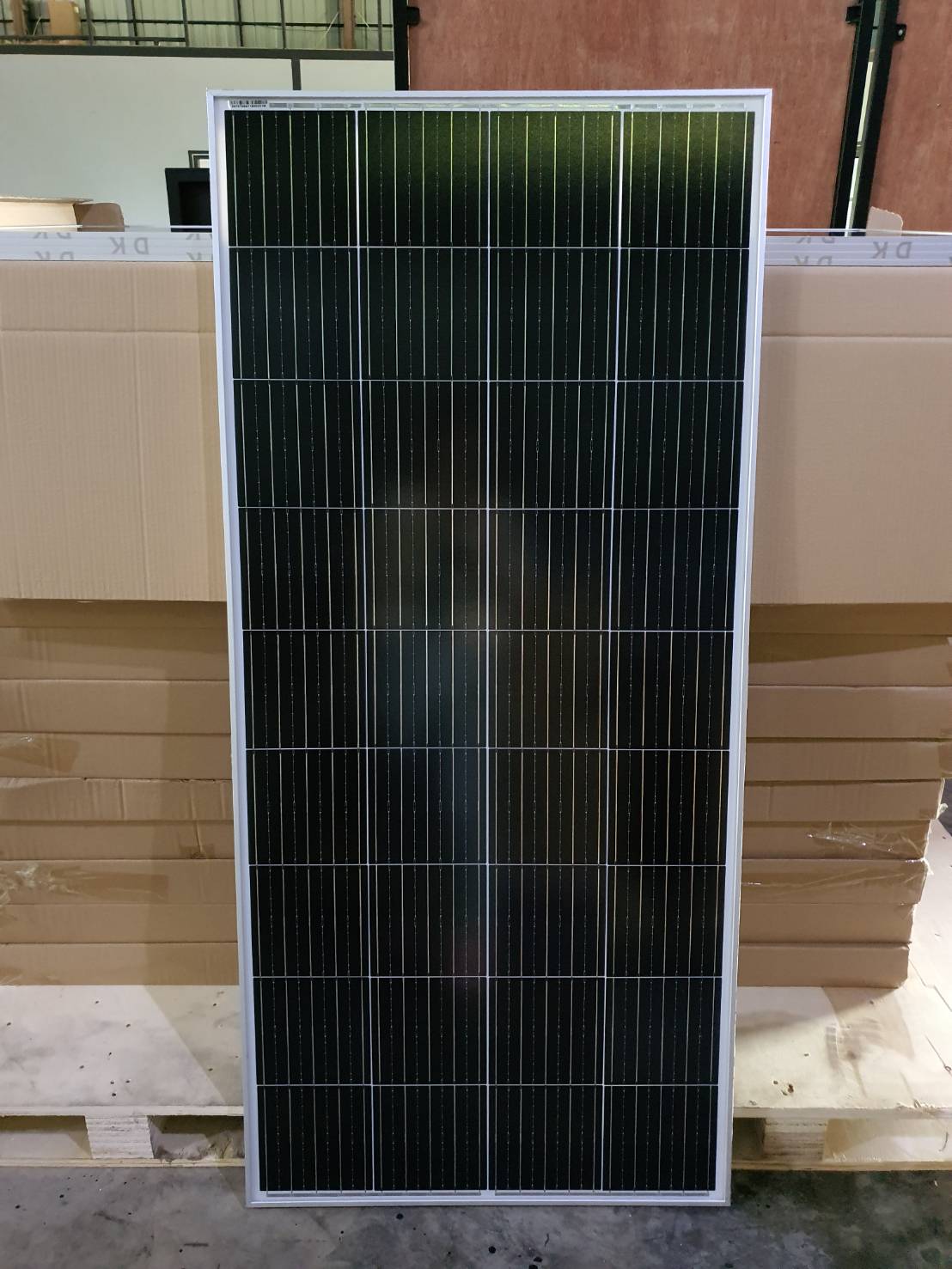 แผงโซล่าร์เซลล์ 180W 18v 8.58A Mono