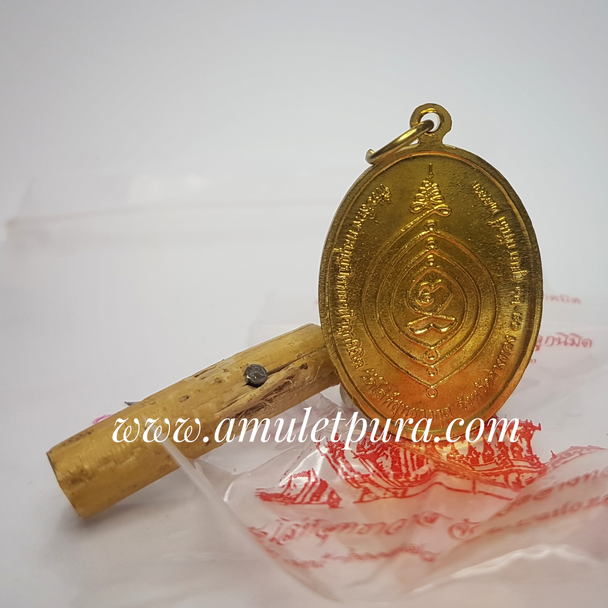 ผ้าคลุมลูกนิมิตร มหาลาภ-มหามงคล งานปิดทองฝังลูกนิมิตร ปี53 วัดโล่ห์สุทธาวาส จ.อ่างทอง(พร้อมเหรียญสมเด็จโตปางจับยามสามตาและหวายลูกแรก)