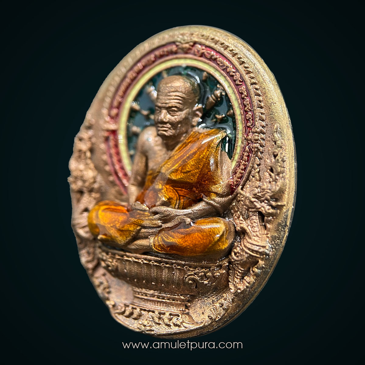 เหรียญหล่อหลวงปู่ทวด พิมพ์นั่งพาน รุ่นชนะมาร (กรรมการ นวะลงยาธงชาติ) ปี58 พ่อท่านเขียว วัดห้วยเงาะ จ.ปัตตานี (ตอกโค้ด หมายเลข 84)