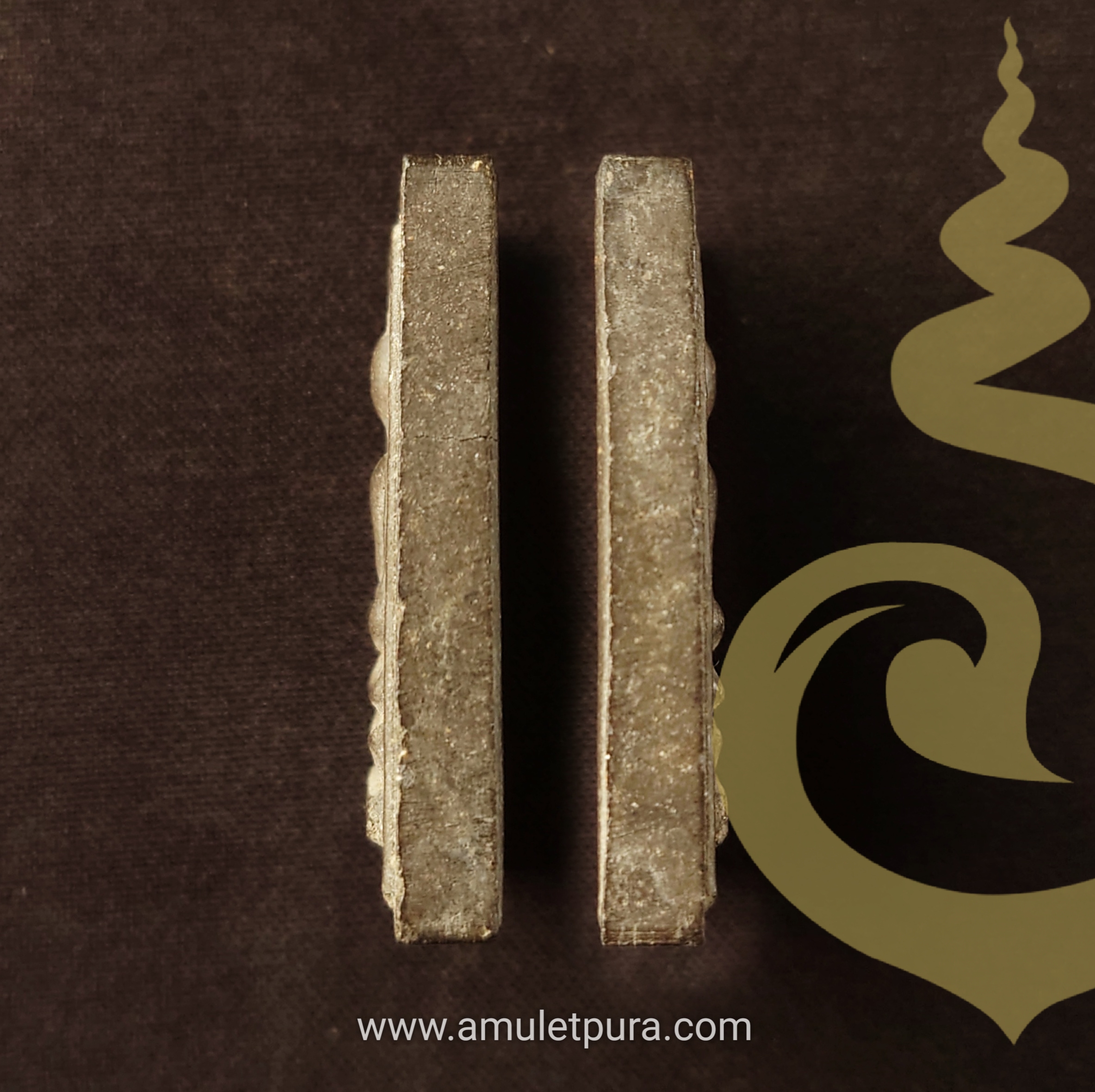 พระสมเด็จดิน 9 ประเทศ เนื้อเสมาธรรมจักร สำนักปู่สวรรค์ ปี16 เนื้อสวยมาก พร้อมกล่องเดิมจากวัด