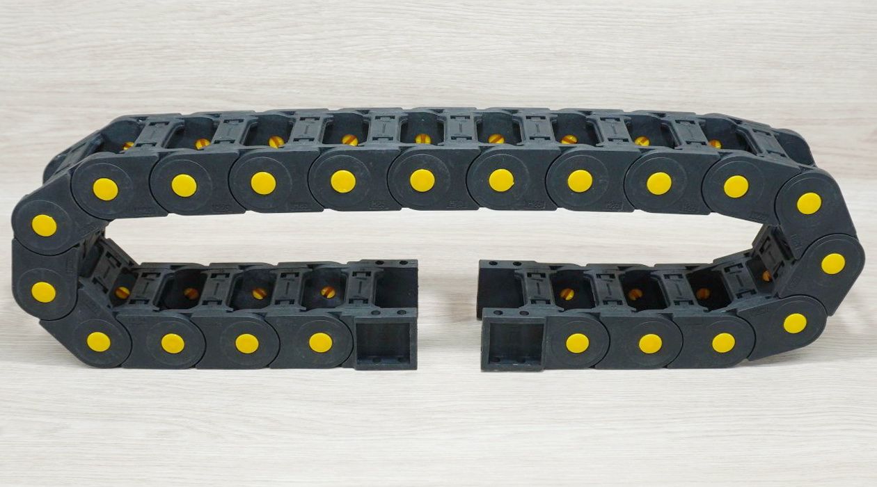 25 X 50 mm Cable Drag Chain R55mm ยาว 1M และ End Connectors (Bridge opening)
