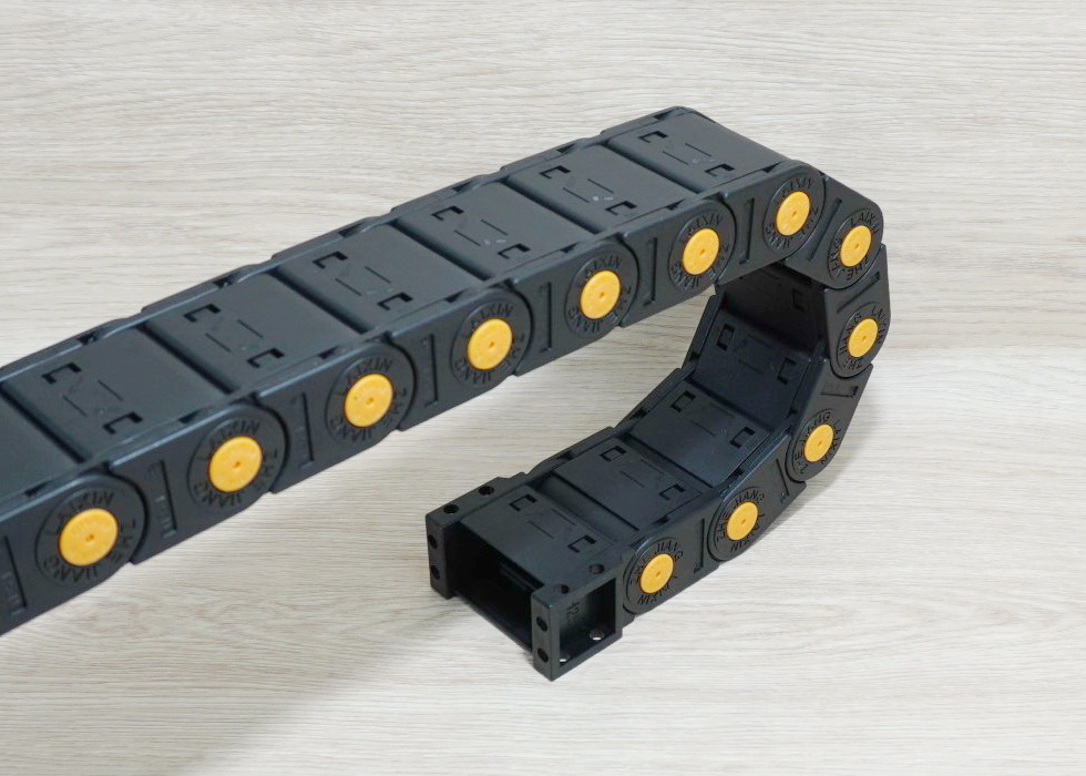 25 X 50 mm Cable Drag Chain R65mm ยาว 1M และ End Connectors (Fully-Enclosed)