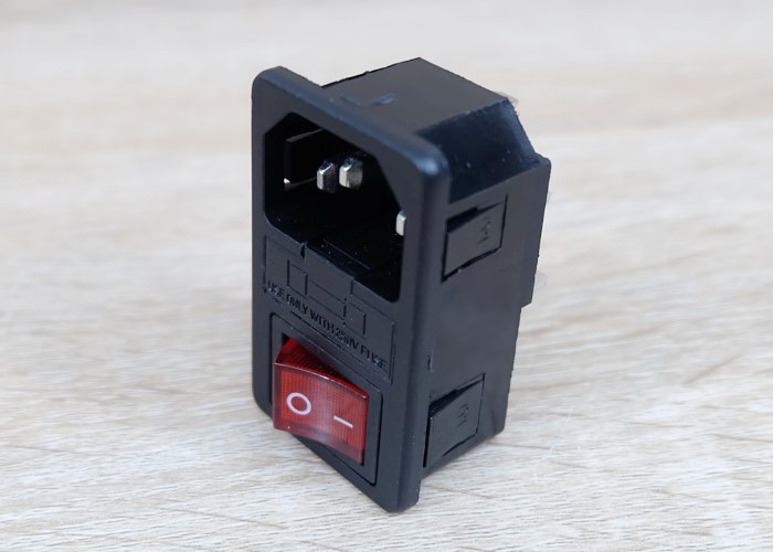 AC-01 Plug Socket 3 Pin Male AC250V พร้อมสวิทช์และฟิวส์ 10A