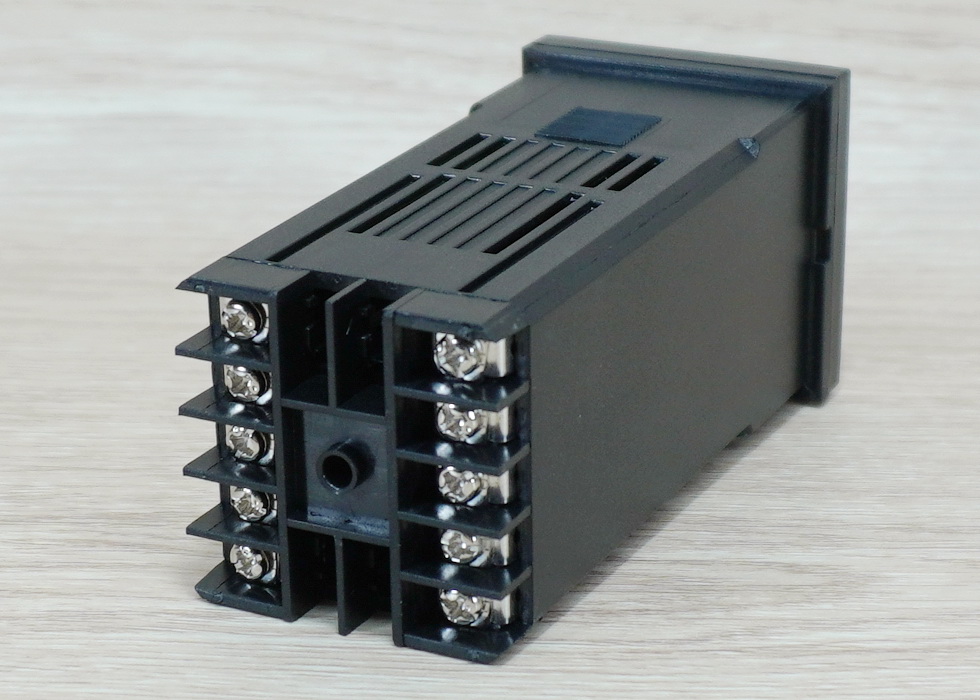 เครื่องควบคุมอุณหภูมิระบบ PID รุ่น REX-C100FK02-V*AN (240V/50HZ) + Thermocouple 0 to 400 °c