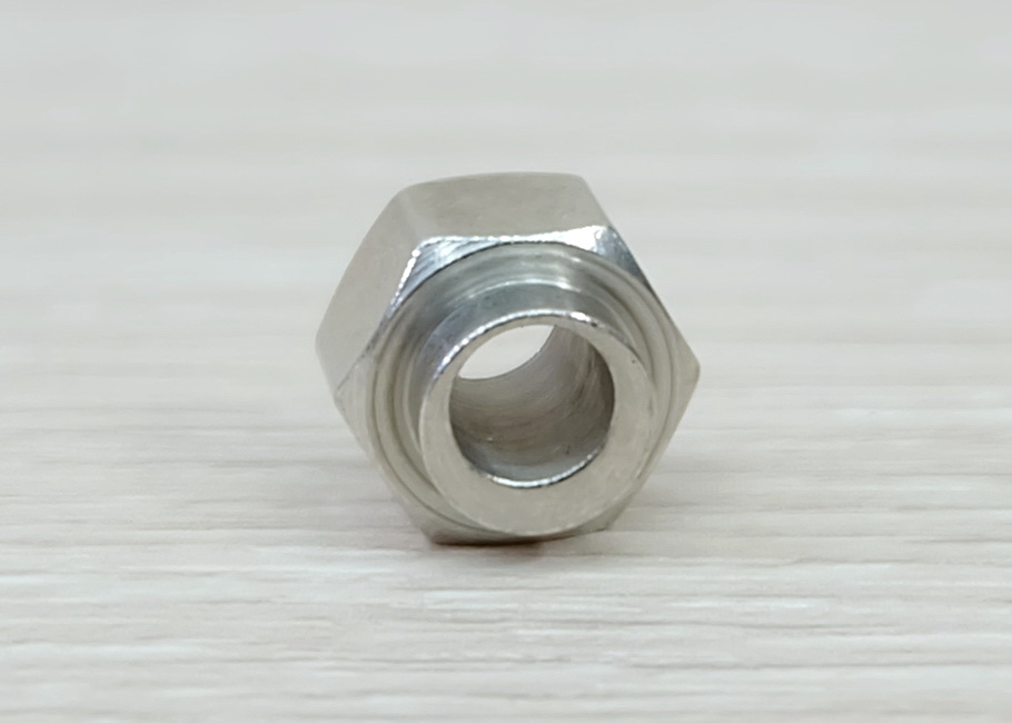 Eccentric column 6 mm - bore 5mm <OD 10mm> (Nickel-plated)