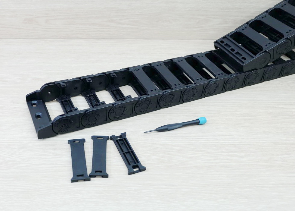 25 X 77 mm Cable Drag Chain R55mm ยาว 1M และ End Bridge Connectors (Bridge opening)