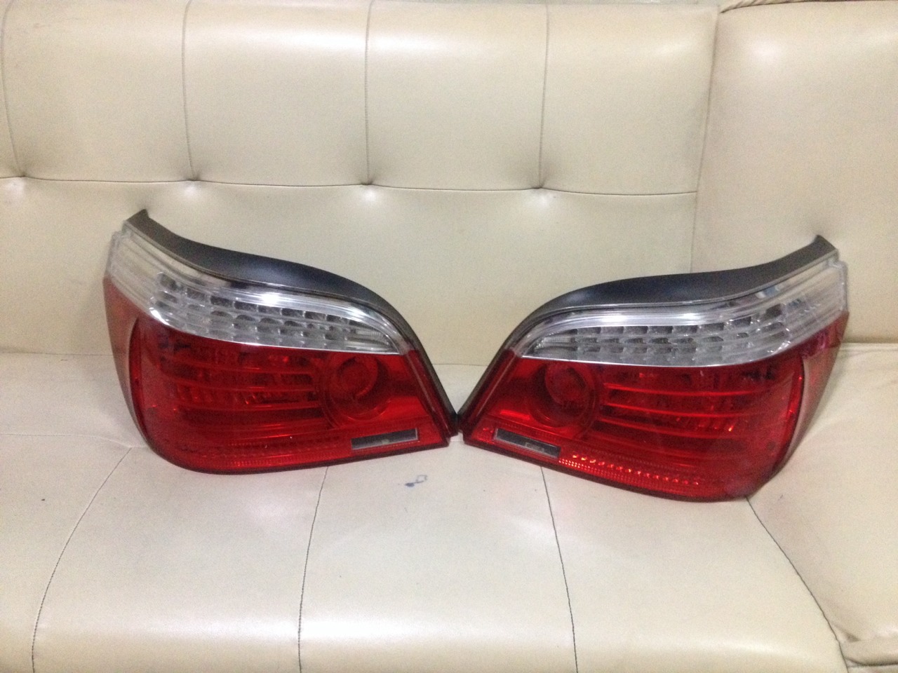 เสื้อไฟท้าย BMW E60 LCI ตามสภาพ