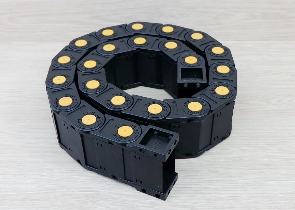 25 X 50 mm Cable Drag Chain R65mm ยาว 1M และ End Connectors (Fully-Enclosed)