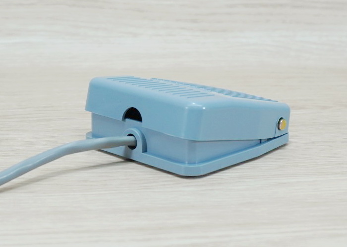 Foot Switch TFS-201 Momentary Control Switch SPDT(1NO 1NC) Wire 2M 250V, 10A