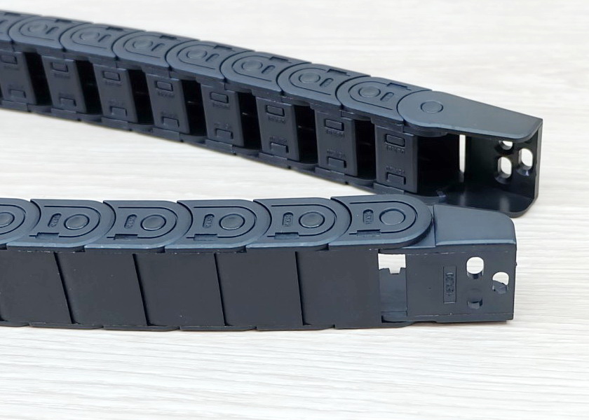 15 x 20 mm Cable Drag Chain R38mm ยาว 1M และ End Connectors (Semi-Enclosed)