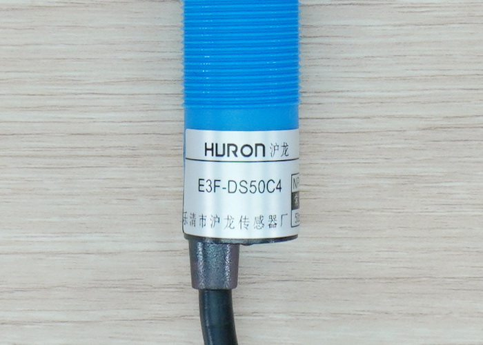 E3F-DS50C4 Infrared Photoelectric Sensor 10-50cm Detection Range Adjust (NPN, NO)