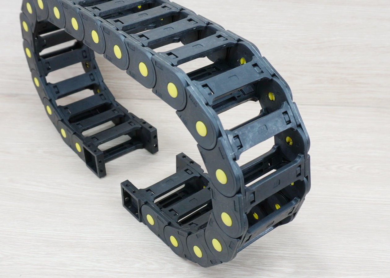 25 X 77 mm Cable Drag Chain R100mm ยาว 1M และ End Connectors (Bridge opening)