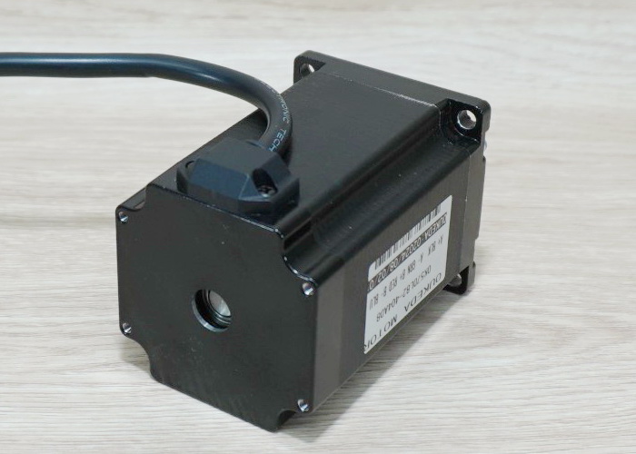 OUKEDA - Stepper Motor (Nema 23) แรงบิด 2.4N.m 4A Shaft 8mm (OK57DL82-404AD8) 1m Cable