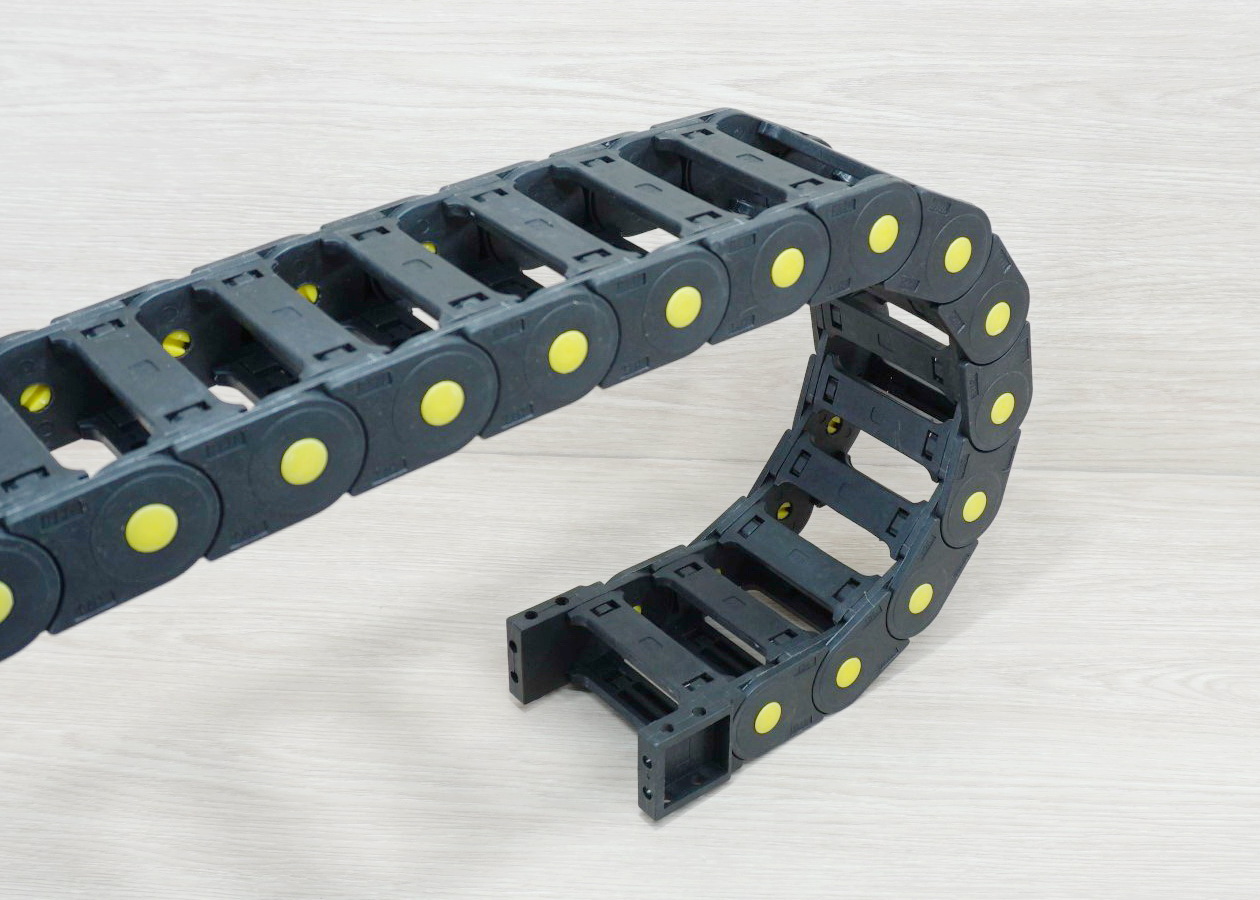 25 X 77 mm Cable Drag Chain R100mm ยาว 1M และ End Connectors (Bridge opening)