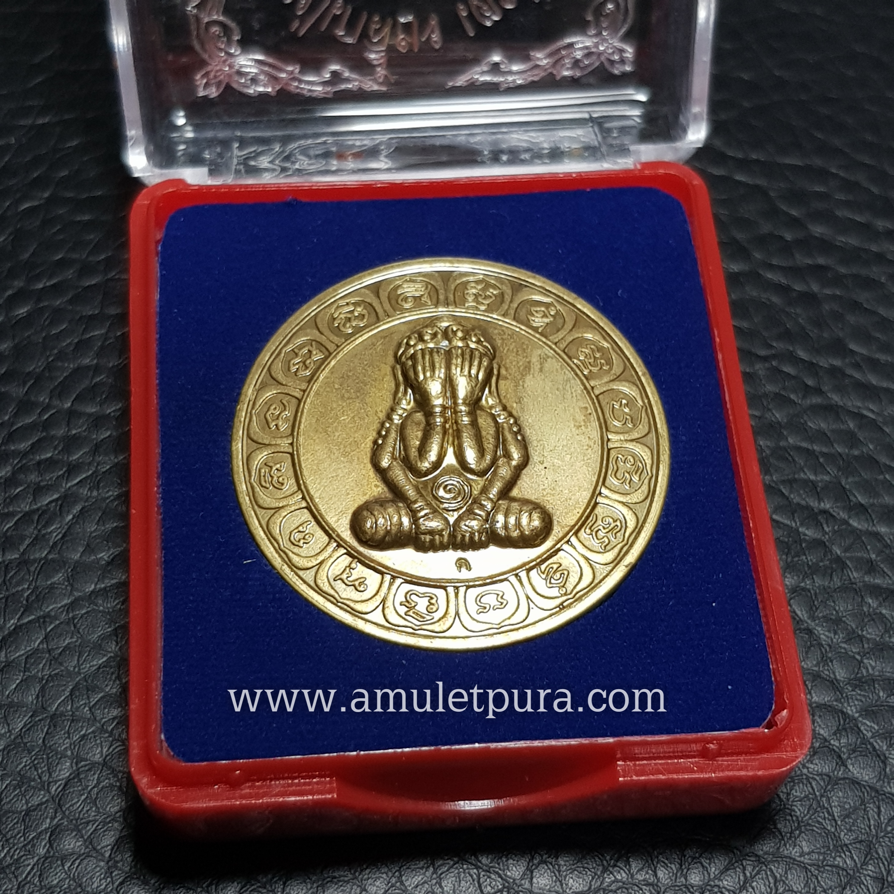 เหรียญพระปิดตาบาตรน้ำมนต์ หลังยันต์อิติปิโส 8 ทิศ (เนื้อทองฝาบาตร) รุ่นอายุวัฒโณ 99 หลวงปู่เกลี้ยง ปี49 วัดโนนแกด จ.ศรีสะเกษ (ตอกโค้ด)