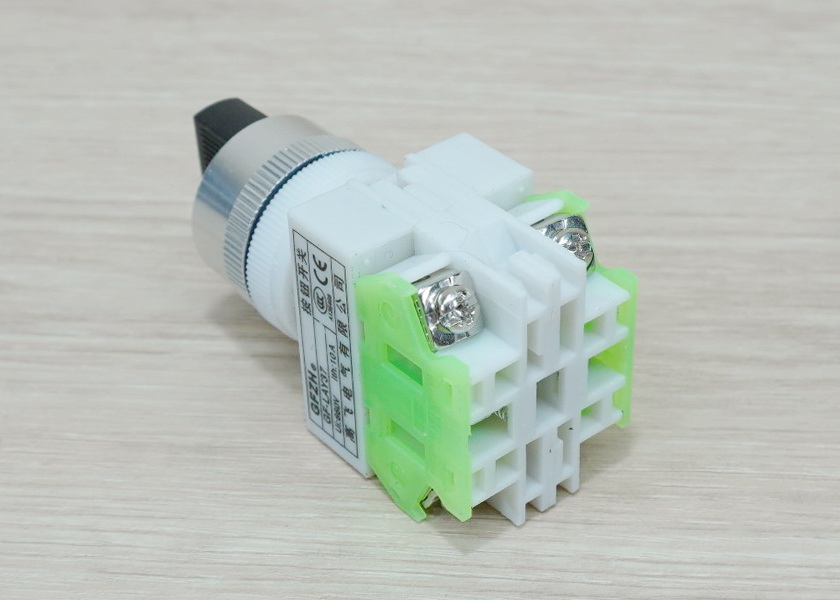 LAY37-20X3 AC660V 10A (3-Position) Industrial Selector Rotary Switch (ON-OFF-ON) self-locking