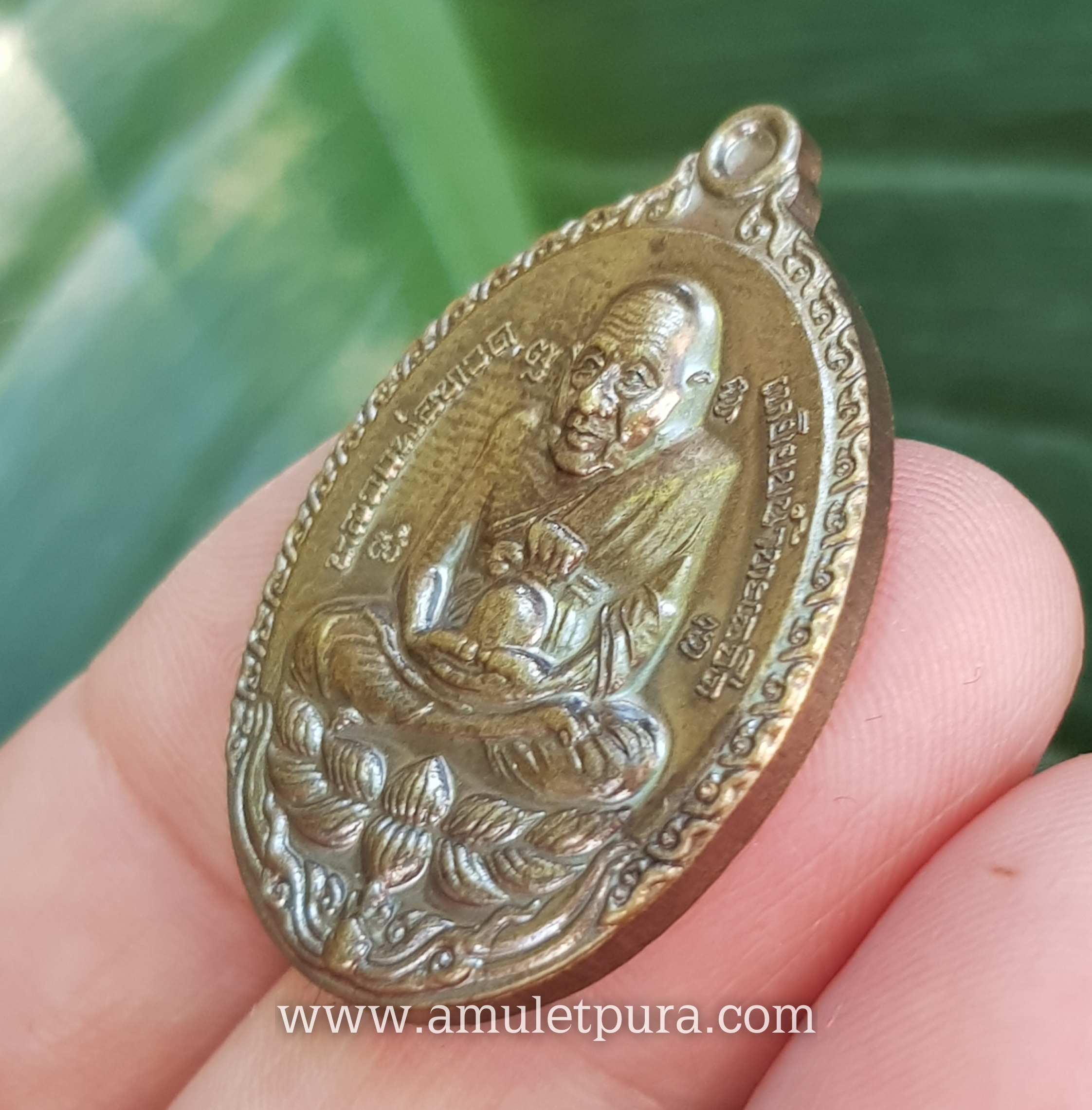 หลวงพ่อทวด (กรรมการ เนื้อทองแดงมันปู) รุ่นเปิดโลกเศรษฐี55 ปี55 หลวงปู่ดู่ วัดสะแก จ.พระนครศรีอยุธยา (2โค้ด หมายเลข ก 833)