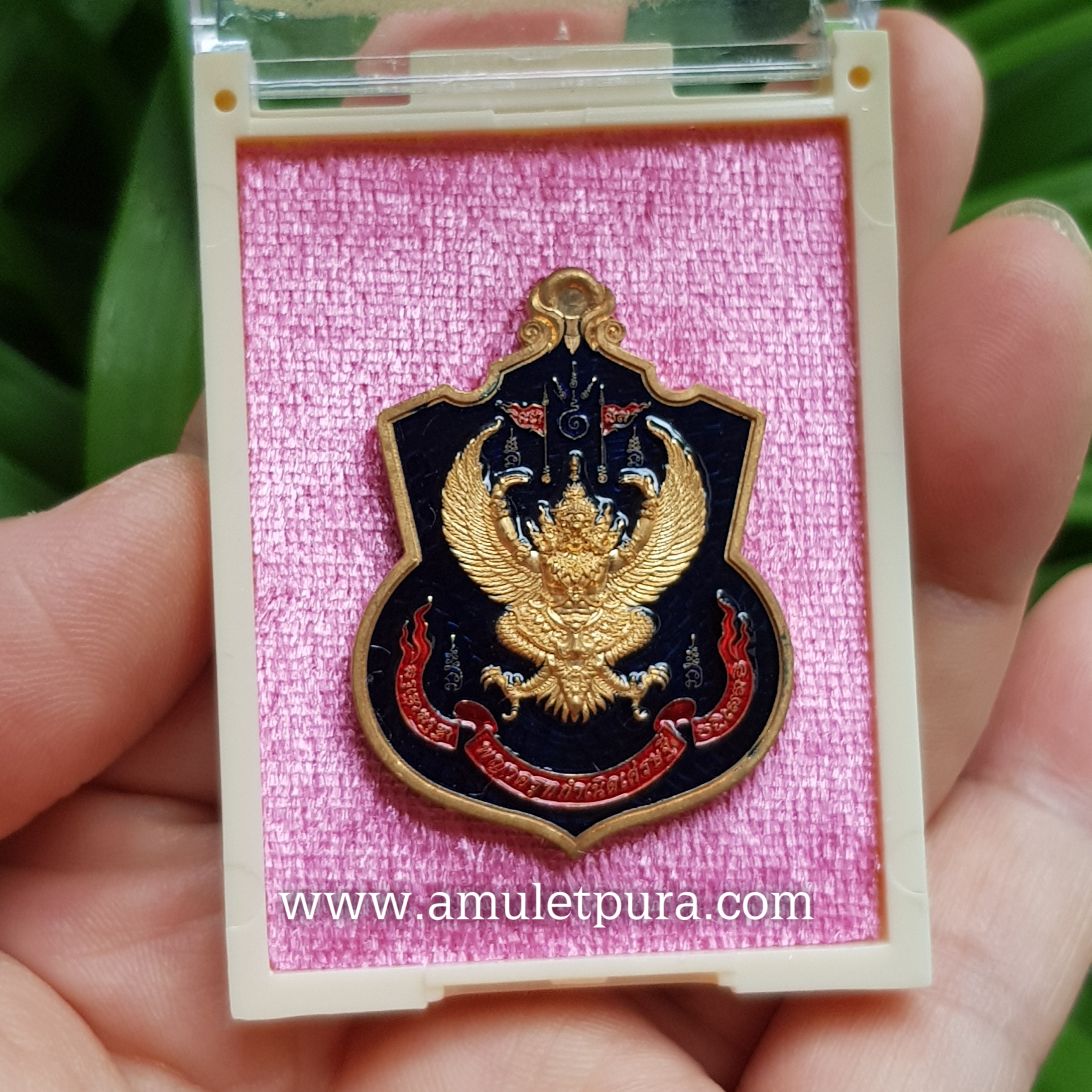 เหรียญพญาครุฑหลังท้าวเวสสุวรรณ(สัตตะลงยาสีน้ำเงิน)รุ่นพญาครุฑกำเนิดเศรษฐี กฐินปี61 ครูบาวิรุต วัดสันมะเหม้า จ.เชียงราย(มีโค้ด หมายเลข181)