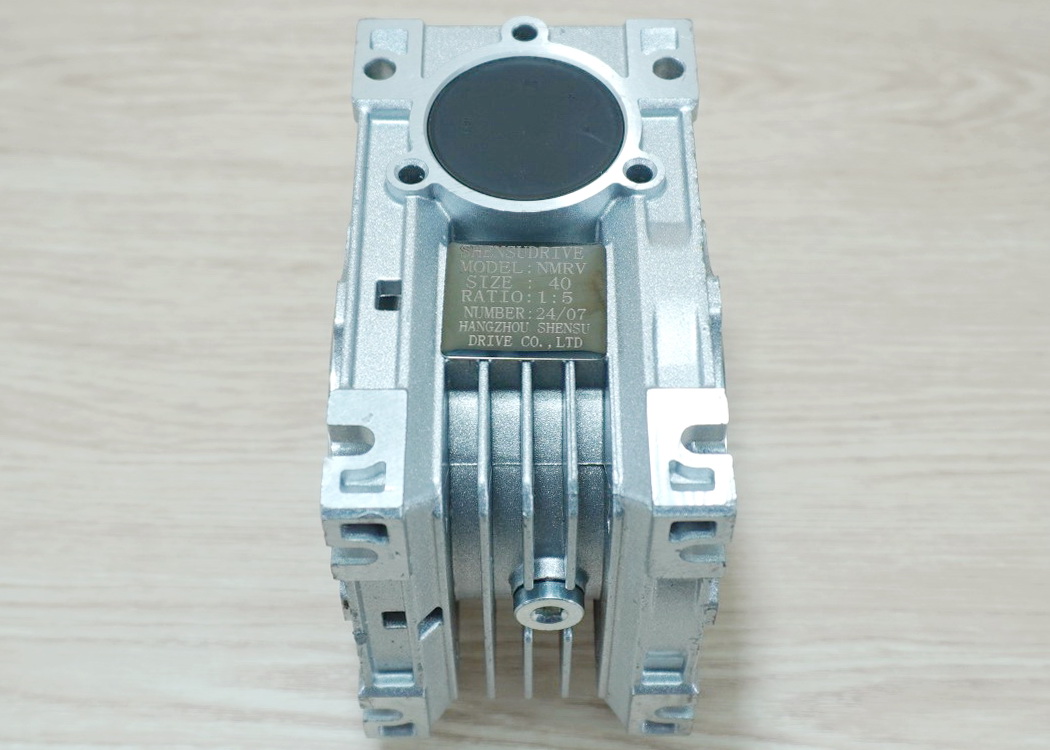 5:1 NMRV40 Worm Gearbox Speed Reducer for NEMA34 (shaft: input 14mm / Out 18mm)
