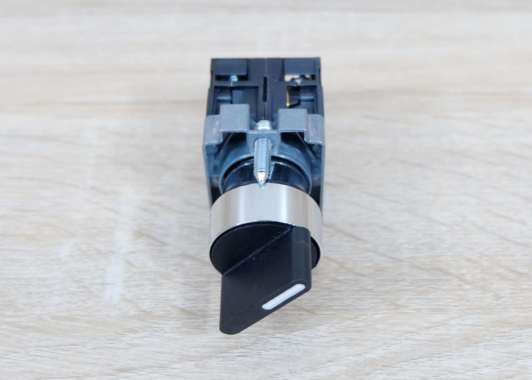 XB2-BD25 600V 10A (2-Position) Maintained Selector Rotary Self-locking Switch ON-OFF