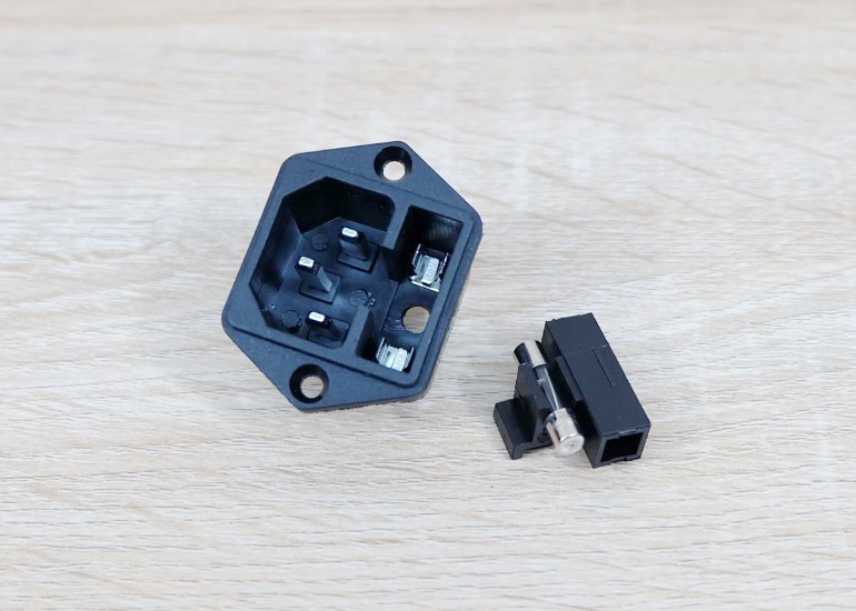 AC-03 Male Power Plug 3 Pin AC250V พร้อมฟิวส์ 10A