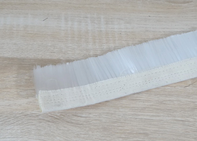 แปรงดักฝุ่น 50mm x 1M Nelon Brush Vacuum Cleaner (White)