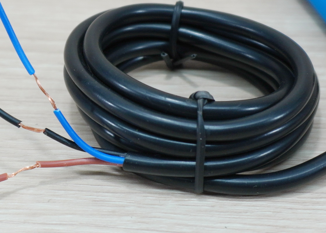 E3F-DS100C4 Infrared Photoelectric Sensor 10-100cm Detection Range Adjust (NPN, NO)