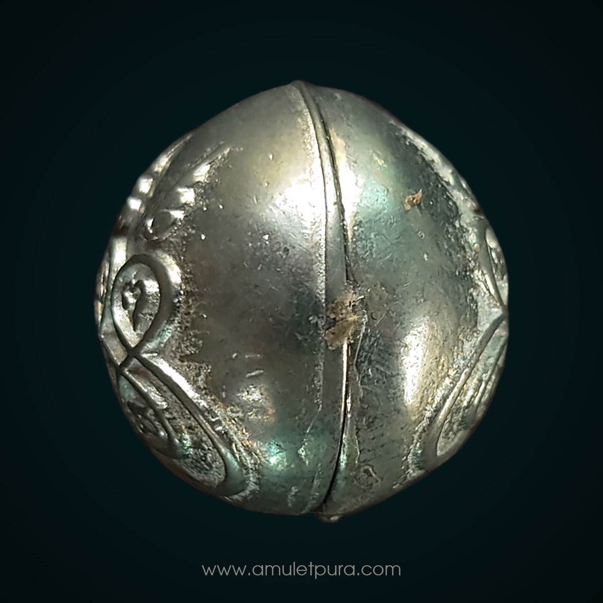 ลูกอมหล่อโบราณ (ยันต์พระเจ้า 5 พระองค์) รุ่นเจ้าสัวแสนล้าน เนื้อเงินยวงปัดเงา หลวงปู่อิ่ม ปัญญาวุโธ ปี67 วัดทุ่งนาใหม่ จ.นครศรีธรรมราช (อุดกริ่ง ผงพุทธคุณ มีโค้ด หมายเลข 1544)