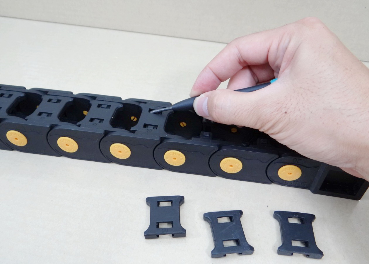 20 X 30 mm Cable Drag Chain R55mm ยาว 1M และ End Connectors (Bridge opening)