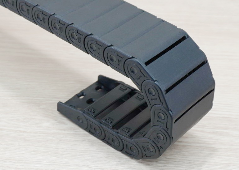 15 X 50 mm Cable Drag Chain R38mm ยาว 1M และ End Connectors (Semi-Enclosed)