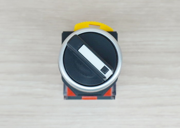 LAY38-11X2 AC400V 10A (2-Position) Industrial Selector Rotary Switch (On-Off) self-locking