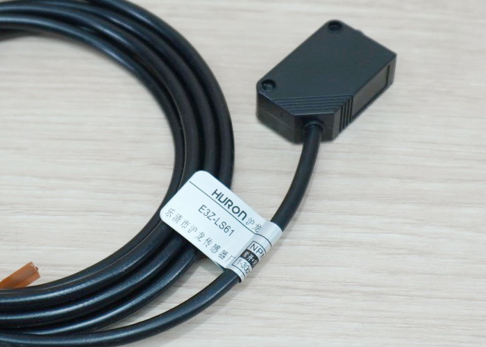 E3Z-LS61, Diffuse Photoelectric Switch 1-30 cm Detection Range (NPN, NO/NC)