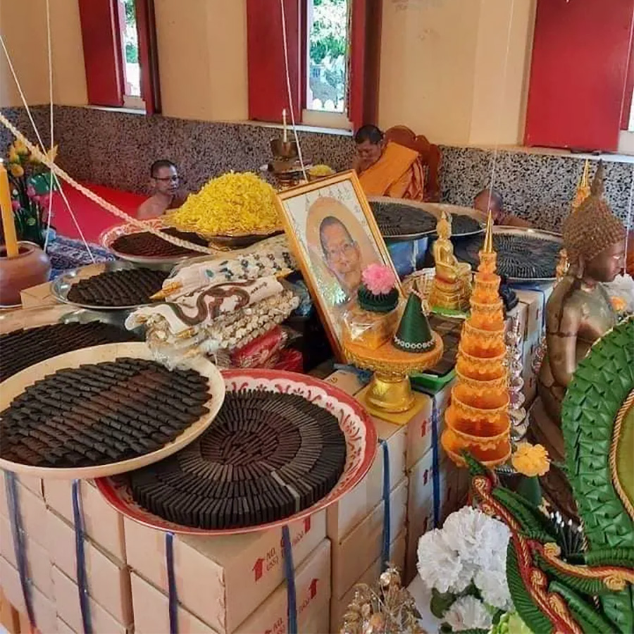 พระสมเด็จแจกทาน เสาร์5 หลังยันต์เหนือดวง (มวลสารหลวงปู่มหาศิลา) ปี64 มีจาร หลวงปู่มหาศิลา สิริจันโท วัดโพธิ์ศรีสะอาดแกเปะ จ.กาฬสินธุ์ (กดมือ) #2