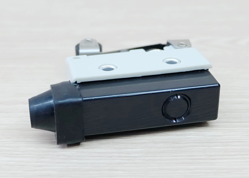 AZ-7141 Waterproof Micro Limit Switch - Short Lever Roller (Silver Contact)