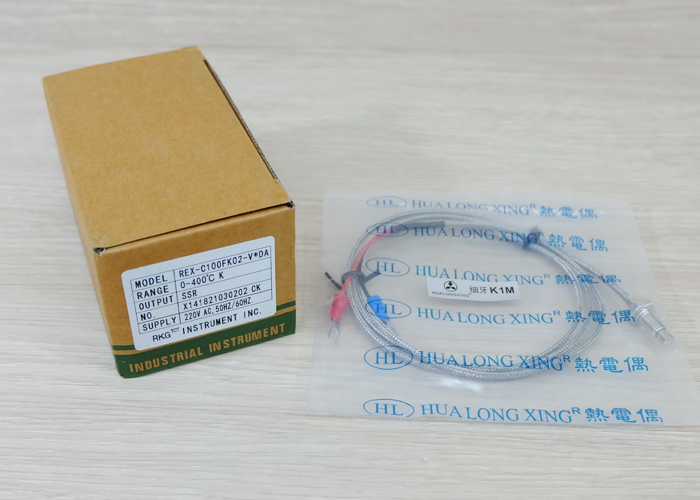 เครื่องควบคุมอุณหภูมิระบบ PID รุ่น REX-C100FK02-V*DA (No alarm) 240V/50HZ + Thermocouple 0 to 400 °c