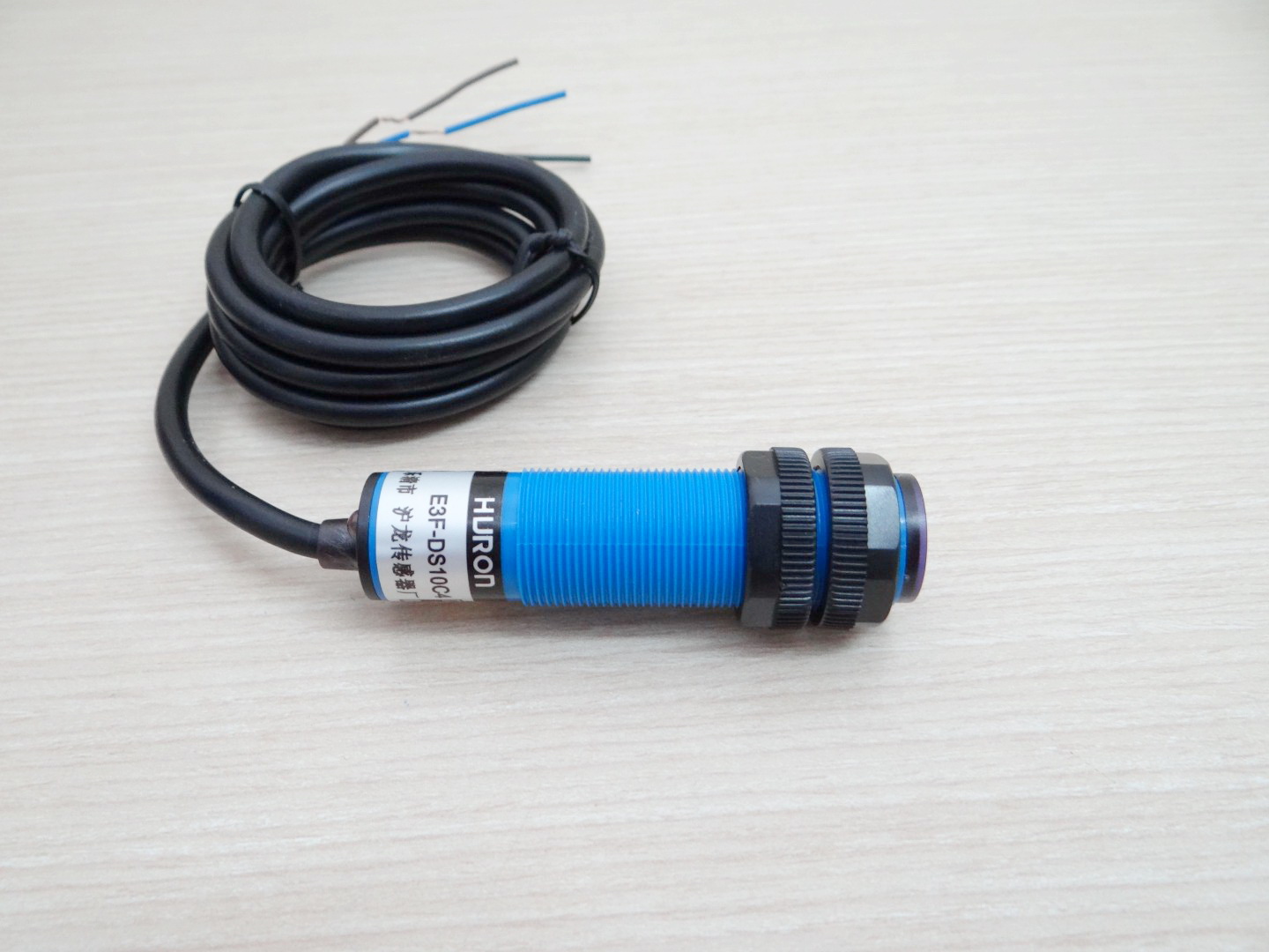 E3F-DS10C4 Infrared Photoelectric Sensor 0-10cm Detection Range (NPN, NO)