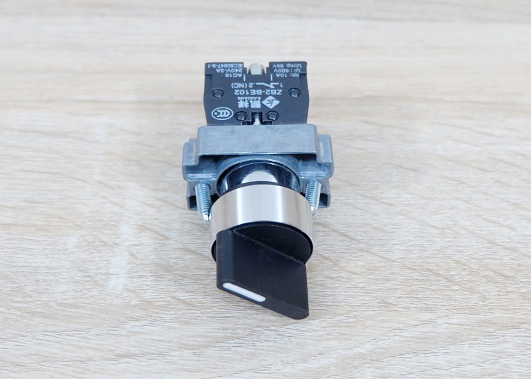 XB2-BD25 600V 10A (2-Position) Maintained Selector Rotary Self-locking Switch ON-OFF