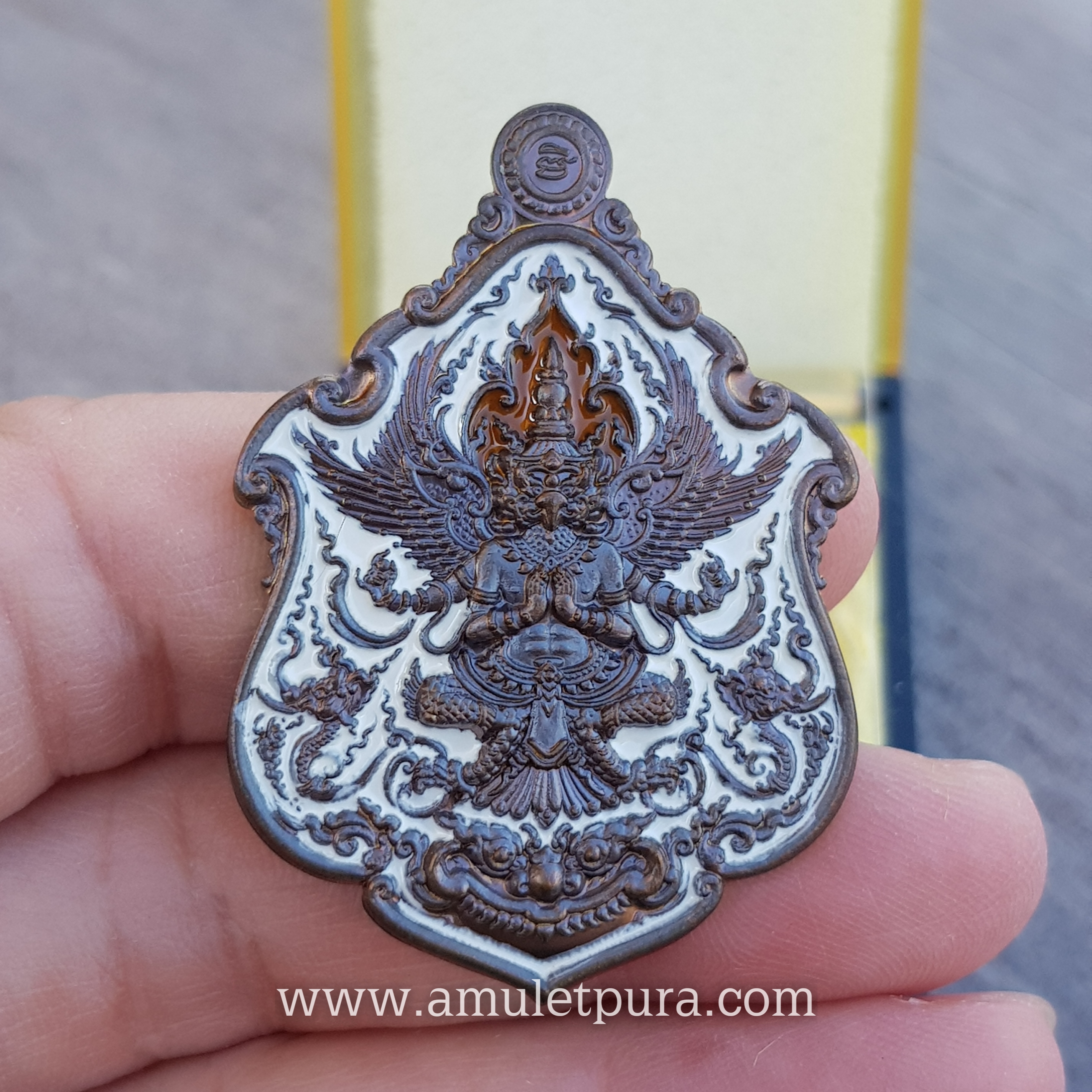 เหรียญพญาครุฑ(มหาชนวนลงยาขาว-ส้ม)รุ่นเจ้าสัวเวนไตย ปี63 หลวงพ่อฟู วัดบางสมัคร จ.ฉะเชิงเทรา(มีโค้ด หมายเลข116)