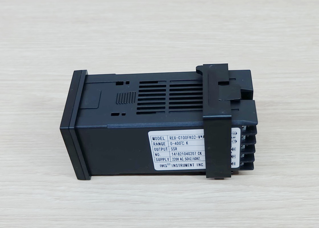 เครื่องควบคุมอุณหภูมิระบบ PID รุ่น REX-C100FK02-V*AN (240V/50HZ) + Thermocouple 0 to 400 °c