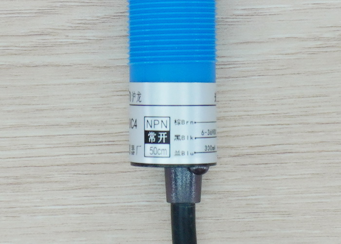 E3F-DS50C4 Infrared Photoelectric Sensor 10-50cm Detection Range Adjust (NPN, NO)