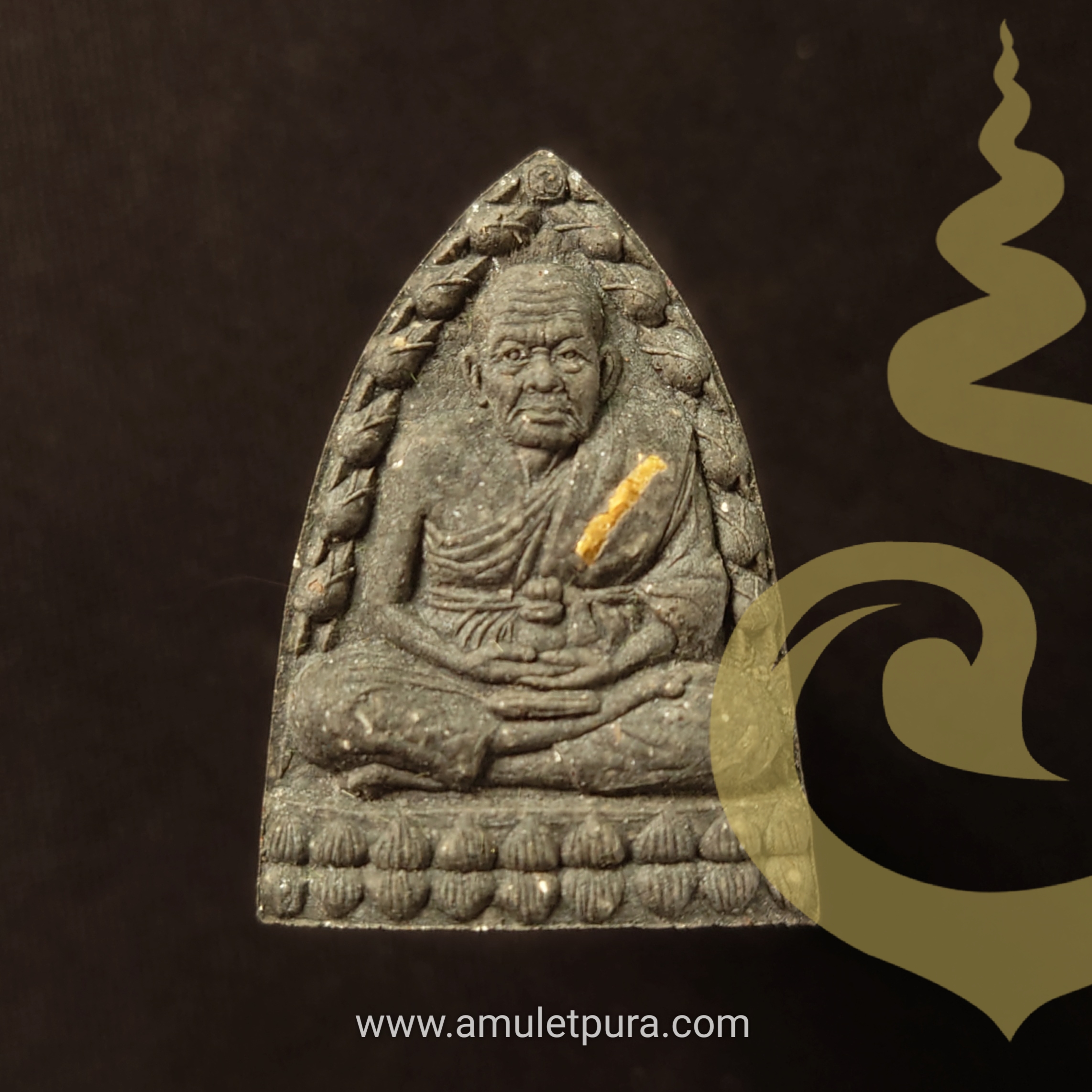 ชุดหลวงปู่ทวดตะกรุดทองคำ (เนื้อว่านผสมผงงาช้างแมมมอธ พิมพ์ซุ้มรูปเหมือน,พิมพ์ใหญ่,พิมพ์พระรอด)รุ่นพุทธคุณกุญชร ปี41 วัดช้างให้ จ.ปัตตานี จัดสร้างโดย มูลนิธิศรีรัตนโกสินทร์ (มีโค้ด หมายเลข 7729) พระอาจารย์นองปลุกเสก