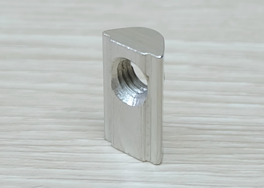 M8 Shrapnel Steel Ball Nut สำหรับ Series 40 Alu Profile (แพ็ค 20 ตัว)