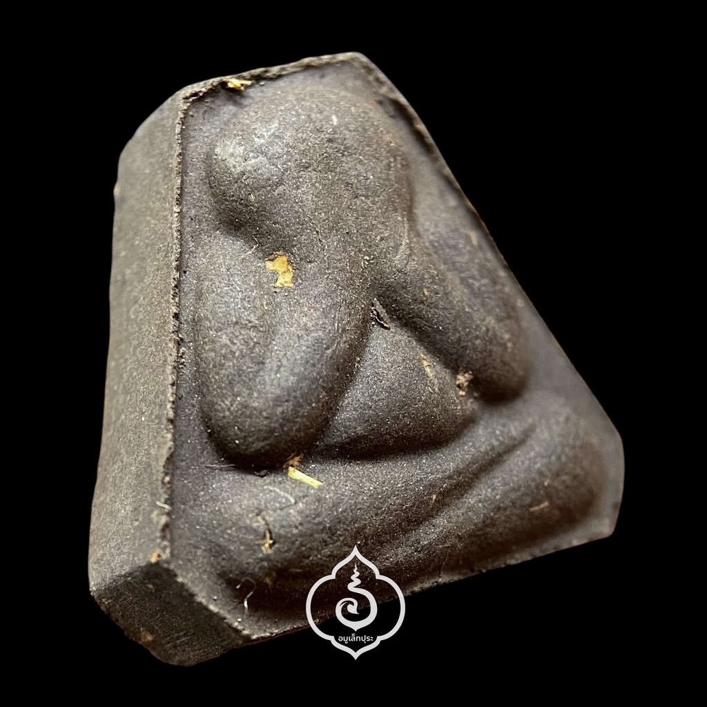 พระปิดตาสารพัดรวยสามจีน (เนื้อผงใบลาน) ปี45 เจ้าคุณธงชัย วัดไตรมิตร กรุงเทพฯ (ปลุกเสกพร้อมกับพระนารายณ์ทรงครุฑ รุ่นแรก)