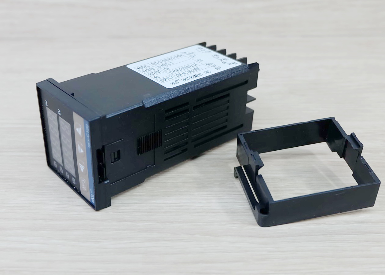 เครื่องควบคุมอุณหภูมิระบบ PID รุ่น REX-C100FK02-V*DA (No alarm) 240V/50HZ + Thermocouple 0 to 400 °c